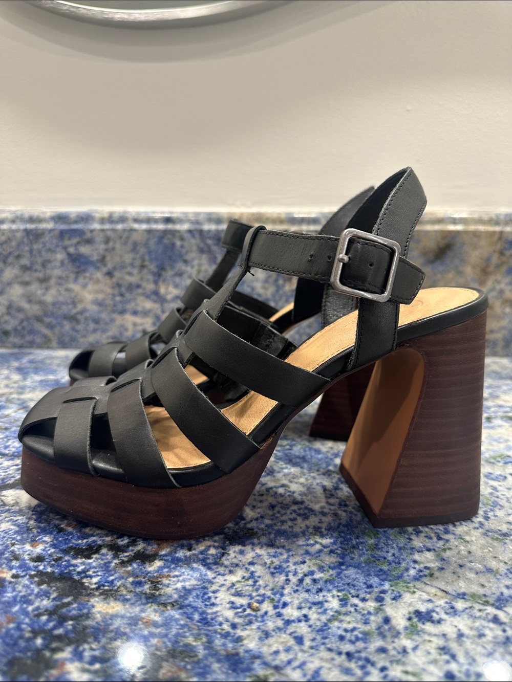 Crown Vintage Black Leather Strappy Platform Sandals - Women 6 1/2